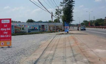 Bán đất ngay Quốc lộ 13, sát chợ Bến cát, sổ đỏ, thổ cư 100%, tiện ích đầy đủ