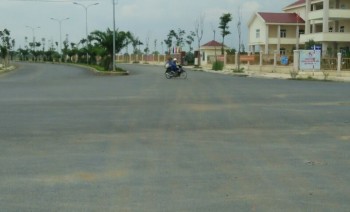 Sang gấp 2 lô đất gần MT NGUYỄN HỮU CẢNH - Giá 550tr - Sổ riêng - thuận tiện đầu tư