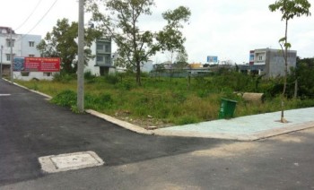 Cần bán gấp đất phát mãi giá rẻ lô 990 m2 giá 1,8 tỷ ,trên đường hương lộ 11,LH:0961153796