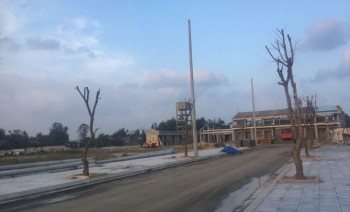 Đất đối diện chợ Điện Nam Bắc, thuận lợi kinh doanh,liên hệ để biết thêm chi tiết.