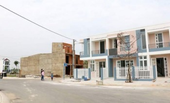 Nhà 1 trệt 1 lầu,5x16m2, MT Huỳnh Châu Sổ TP Tân An 490 Triệu.